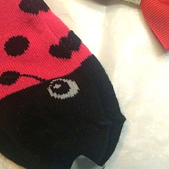 Ladybug socks + matching red bow barrettes - Picture 3 of 4